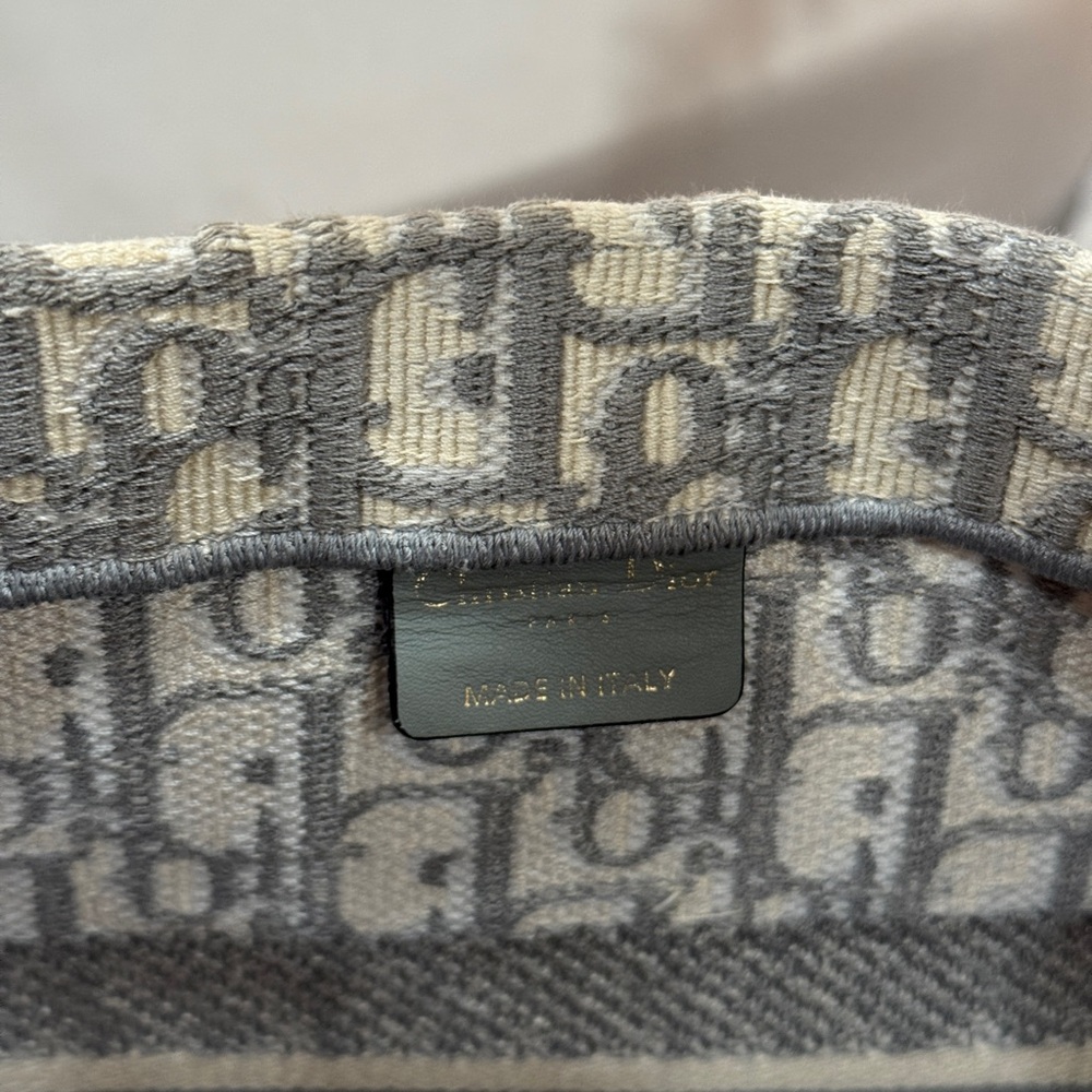 Dior Gray and White Tote Bag - Picture 6 of 11